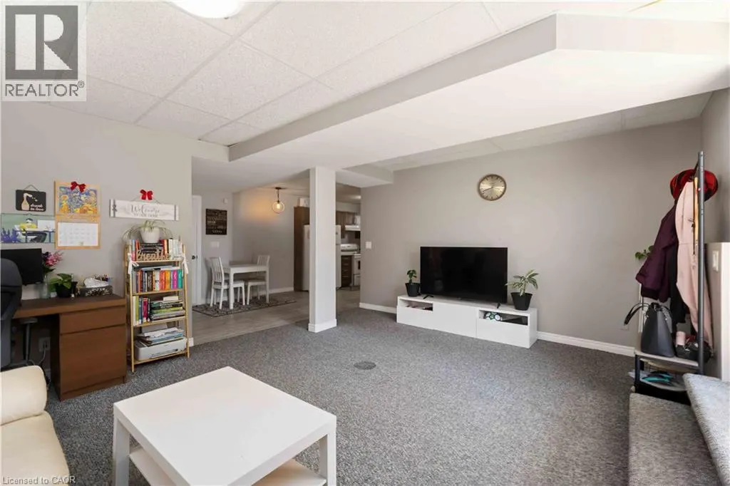 39 HONEY LOCUST Circle