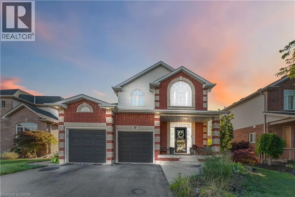 39 HONEY LOCUST Circle