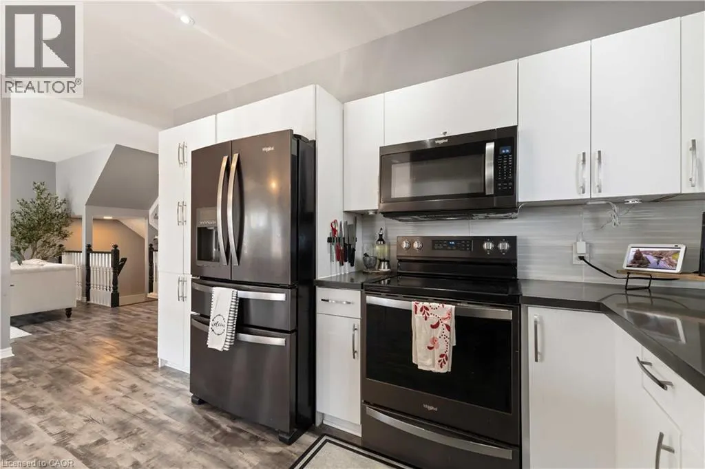 39 HONEY LOCUST Circle