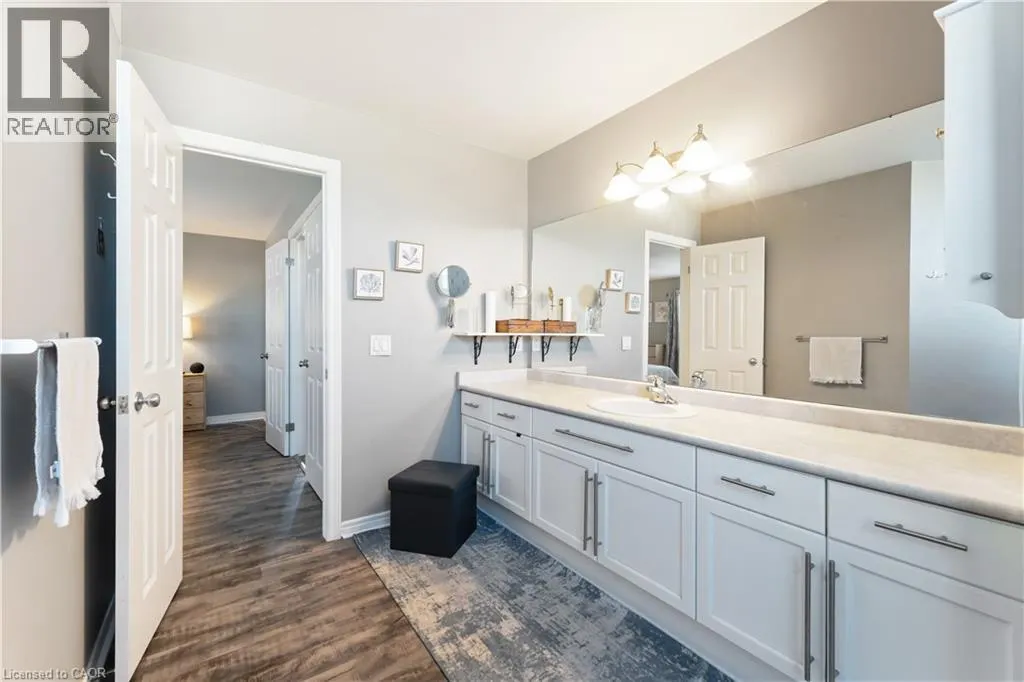 39 HONEY LOCUST Circle