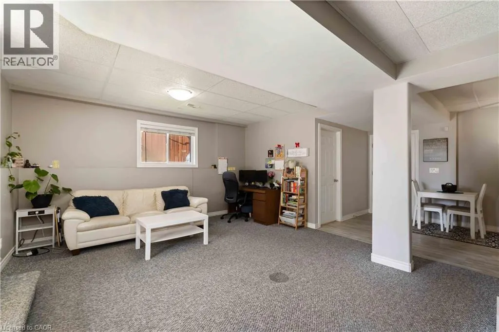39 HONEY LOCUST Circle
