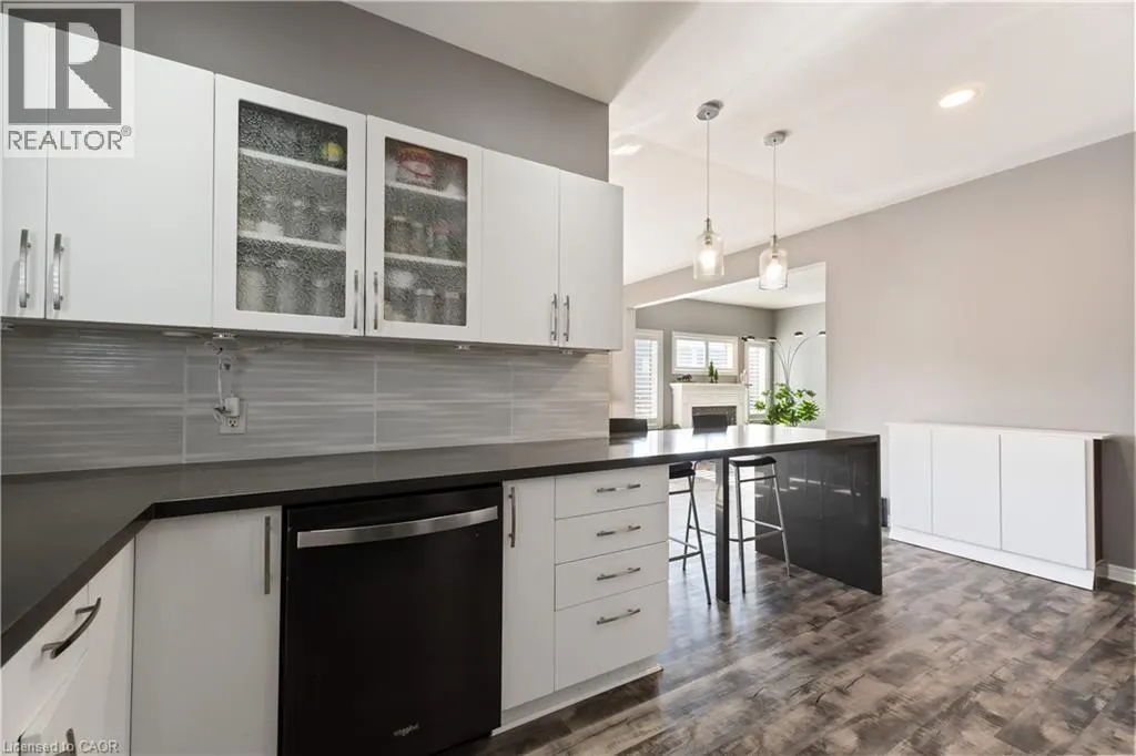 39 HONEY LOCUST Circle