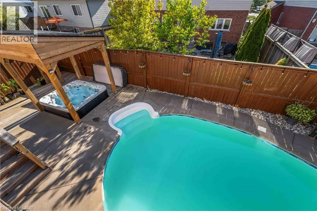 39 HONEY LOCUST Circle