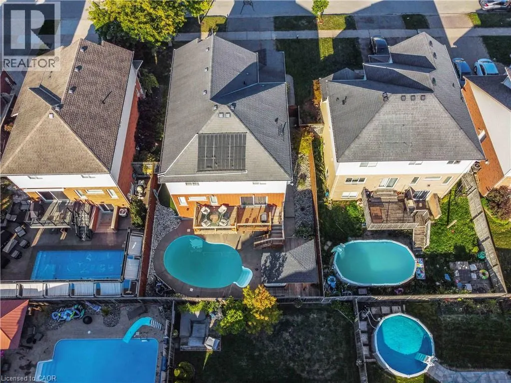 39 HONEY LOCUST Circle