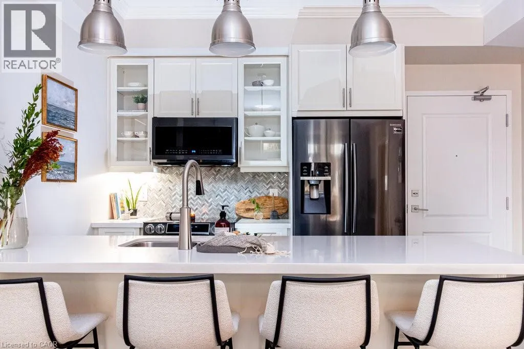 81 ROBINSON Street Unit# 203, #203