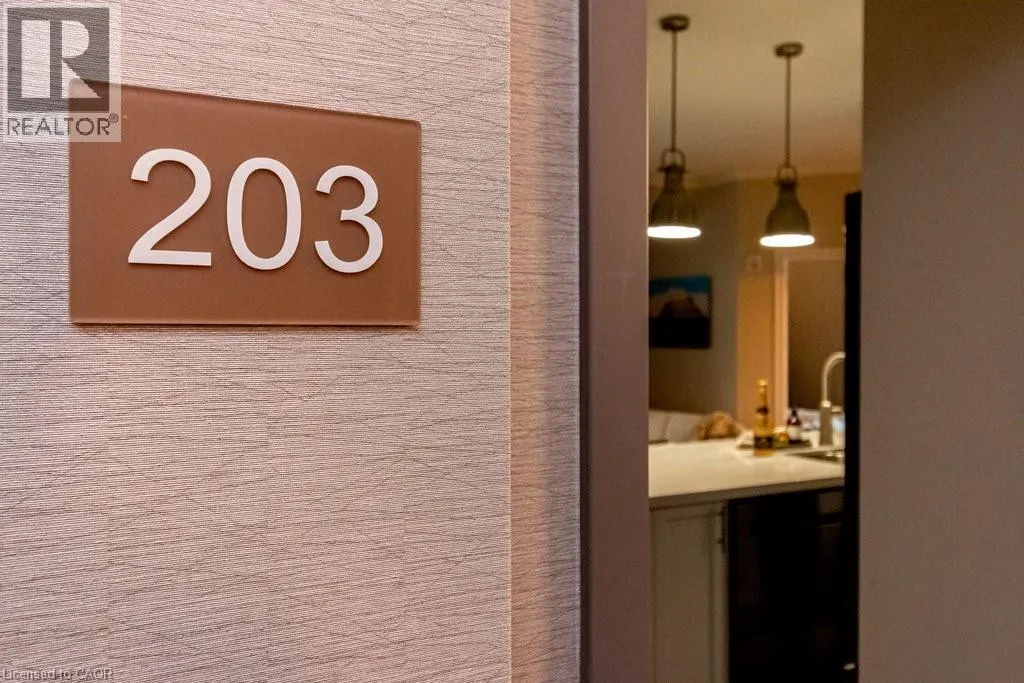 81 ROBINSON Street Unit# 203, #203