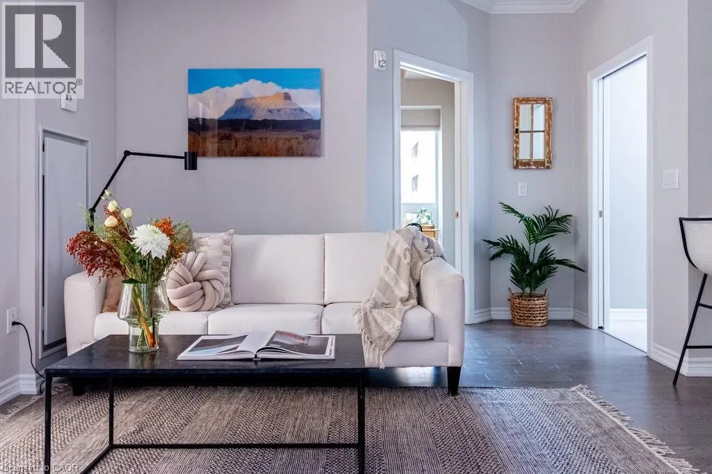81 ROBINSON Street Unit# 203, #203