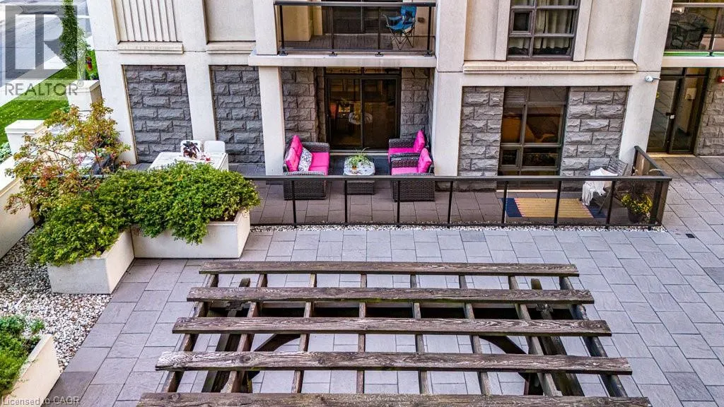 81 ROBINSON Street Unit# 203, #203