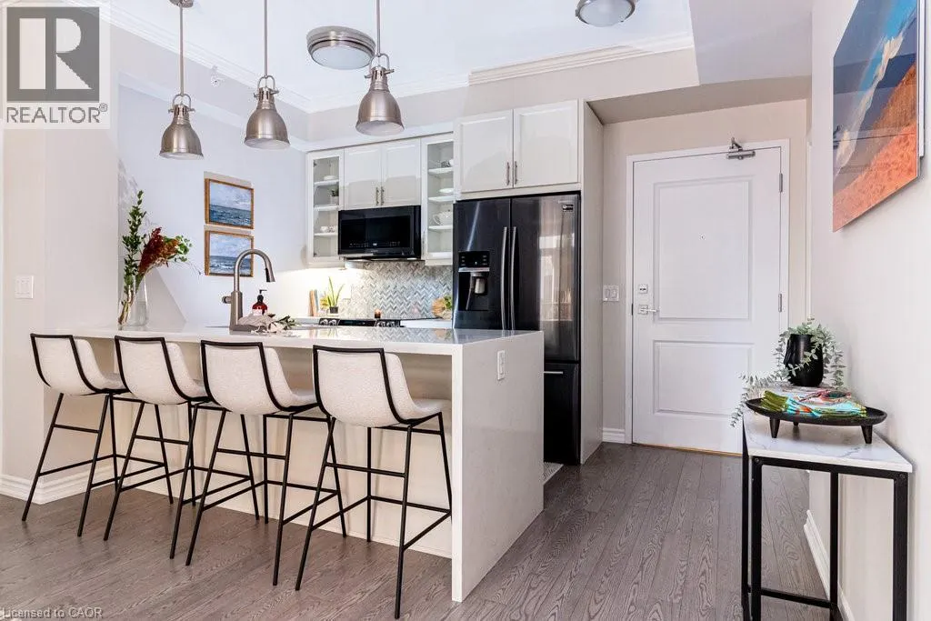 81 ROBINSON Street Unit# 203, #203