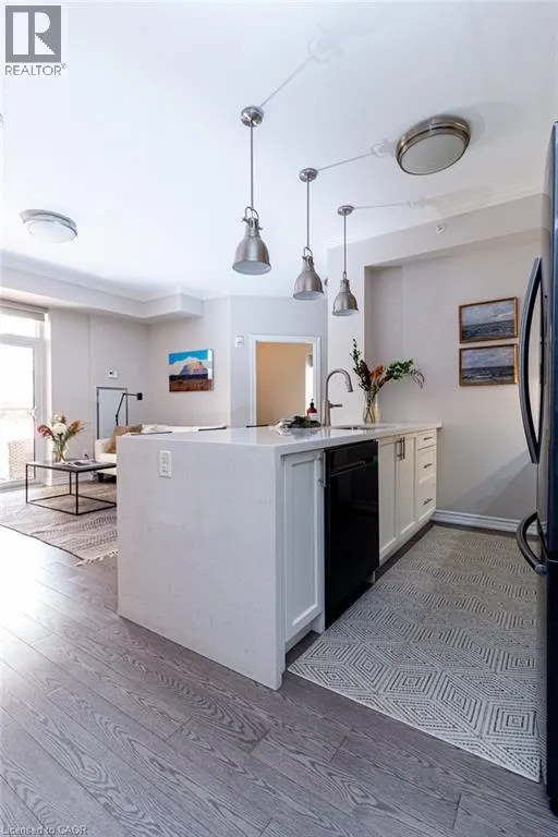81 ROBINSON Street Unit# 203, #203
