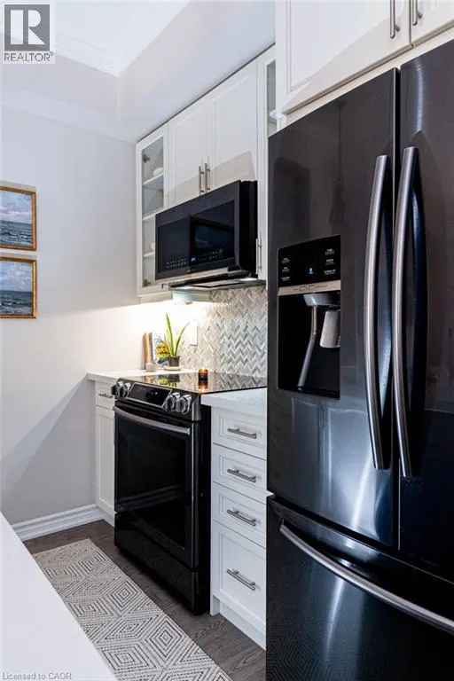 81 ROBINSON Street Unit# 203, #203