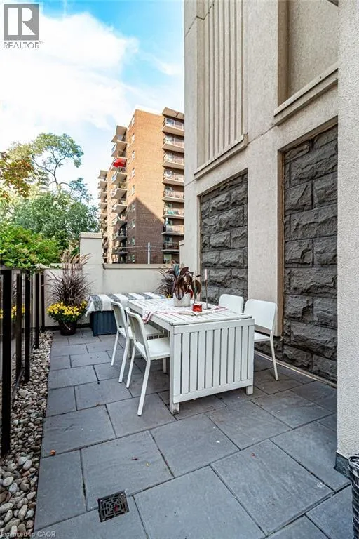 81 ROBINSON Street Unit# 203, #203