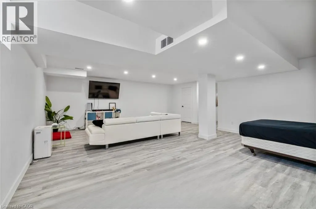 18 SOUTH COAST Circle