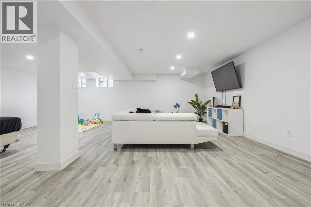 18 SOUTH COAST Circle