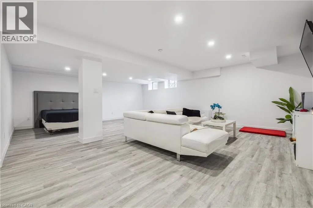 18 SOUTH COAST Circle