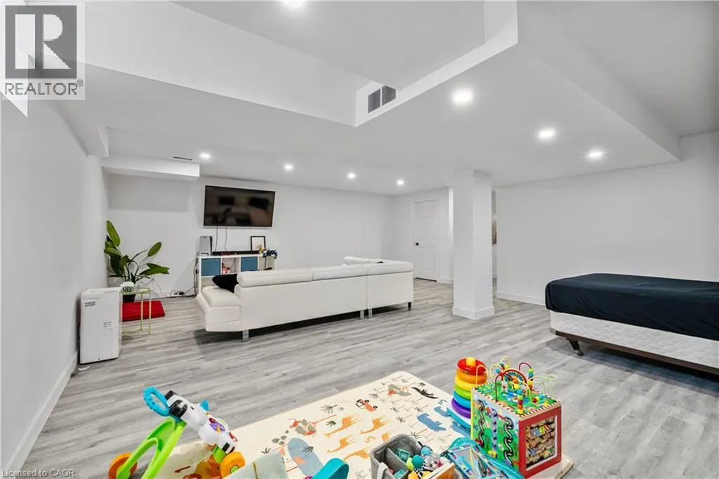 18 SOUTH COAST Circle