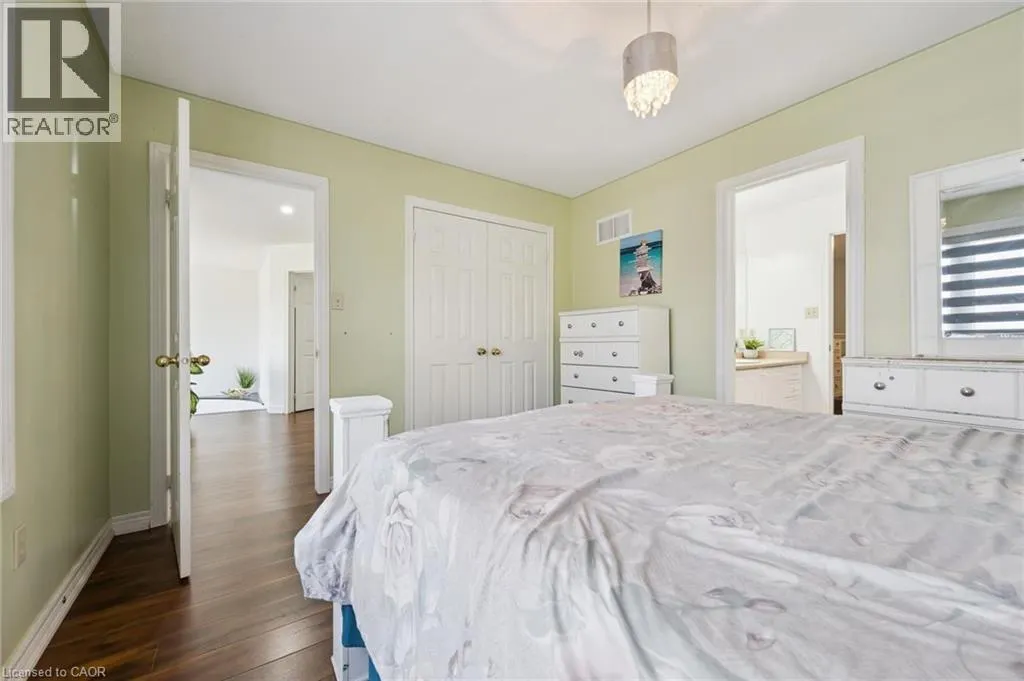 38 CAPE DORSET Crescent