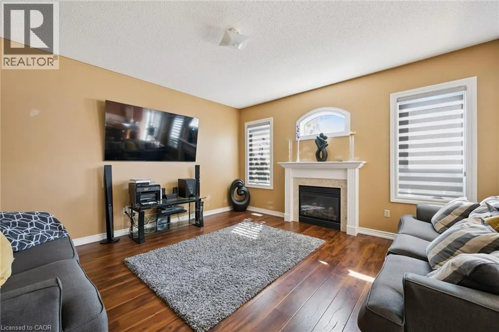 38 CAPE DORSET Crescent