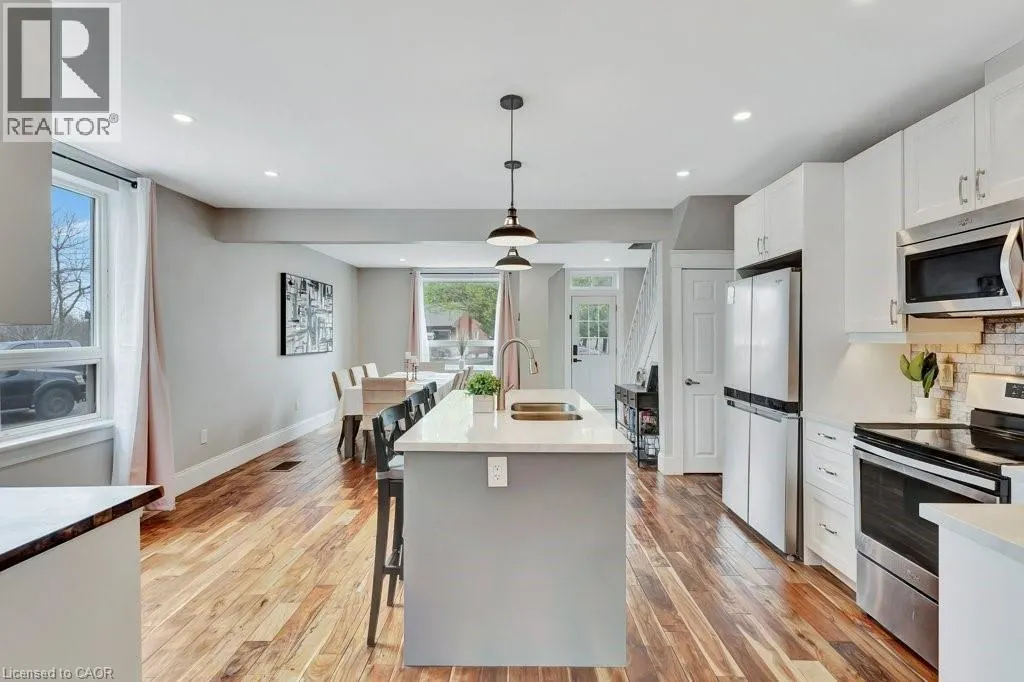 102 POPLAR Avenue