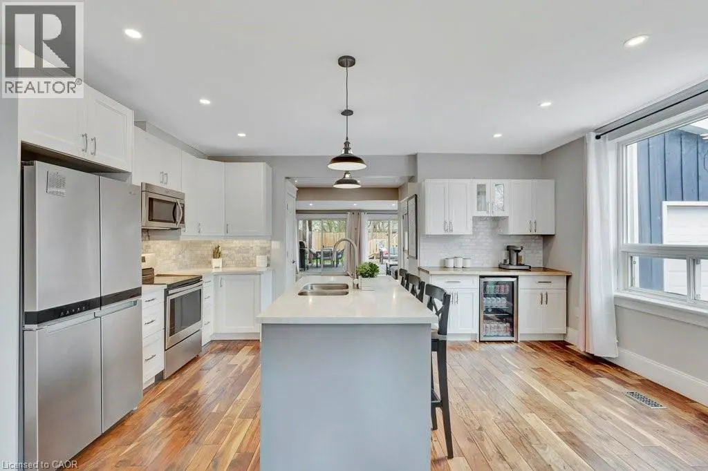 102 POPLAR Avenue