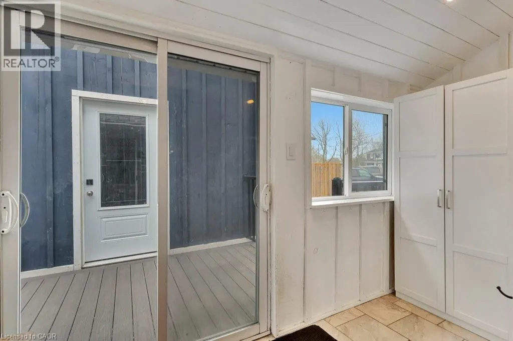 102 POPLAR Avenue