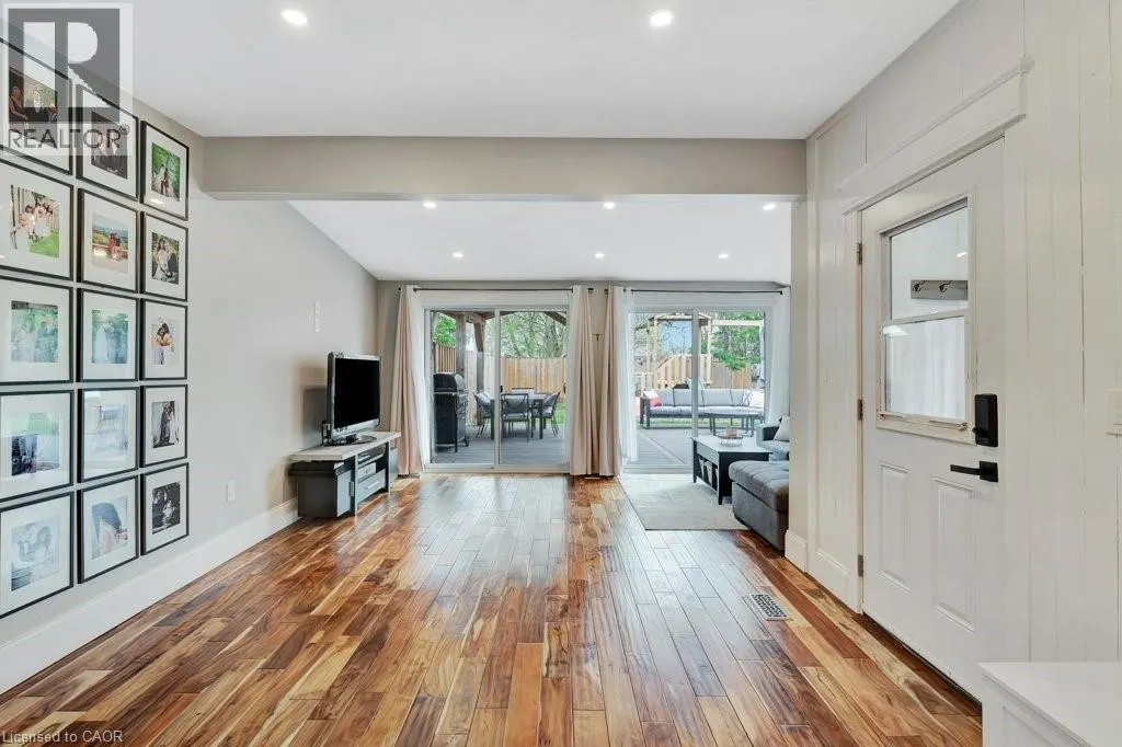102 POPLAR Avenue