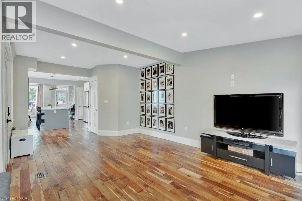 102 POPLAR Avenue