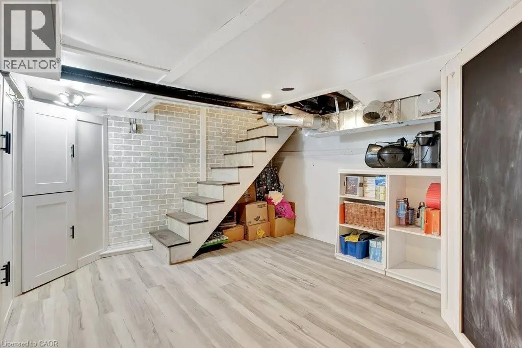 102 POPLAR Avenue