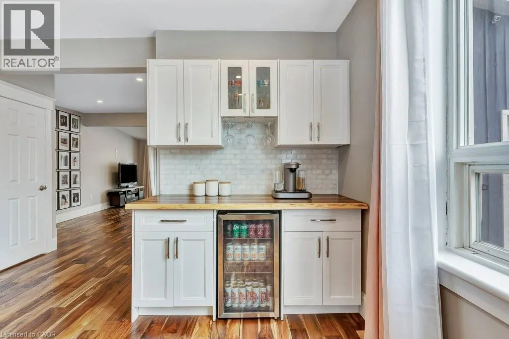 102 POPLAR Avenue
