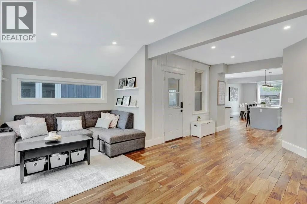 102 POPLAR Avenue
