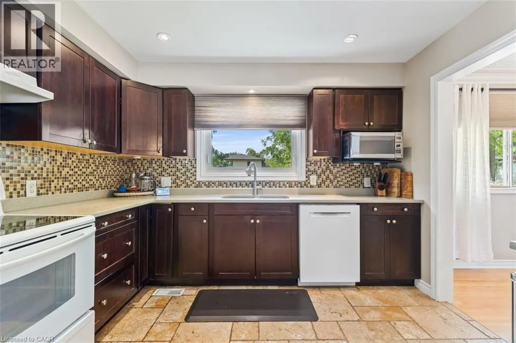 41 INWOOD Drive