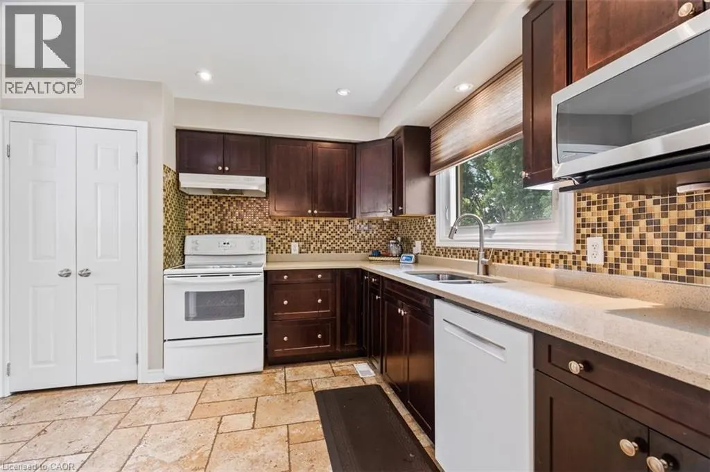 41 INWOOD Drive