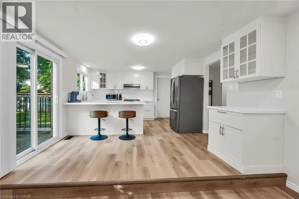 494 KORTRIGHT Road W