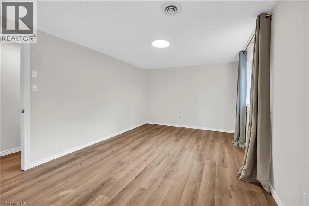 494 KORTRIGHT Road W