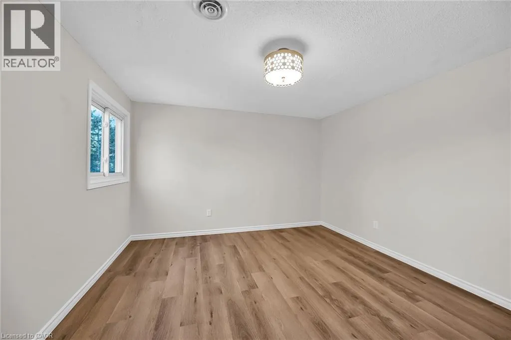 494 KORTRIGHT Road W