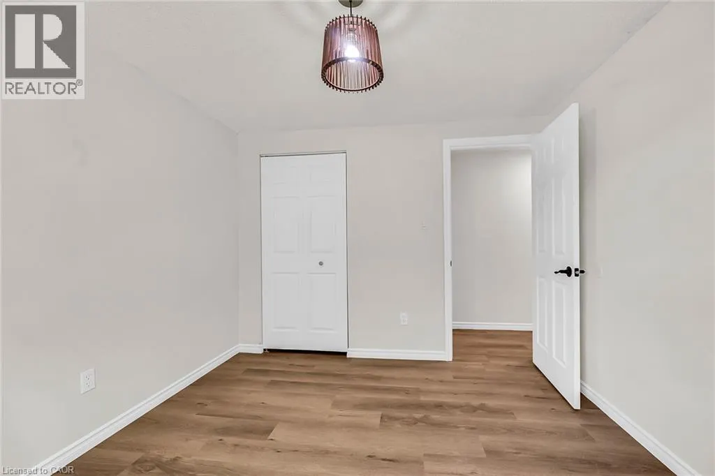 494 KORTRIGHT Road W