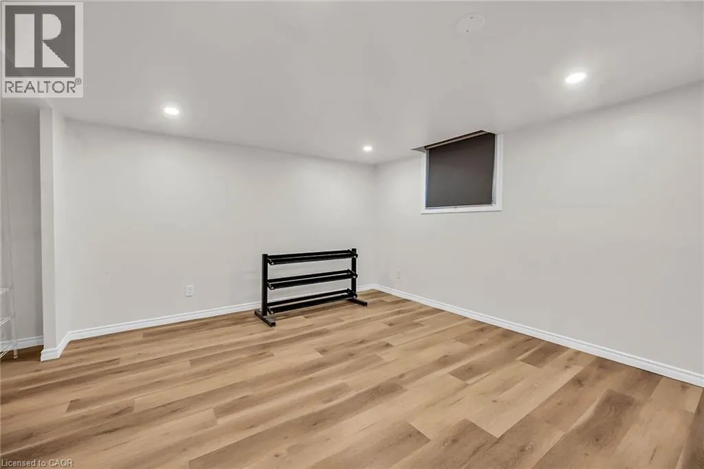 494 KORTRIGHT Road W