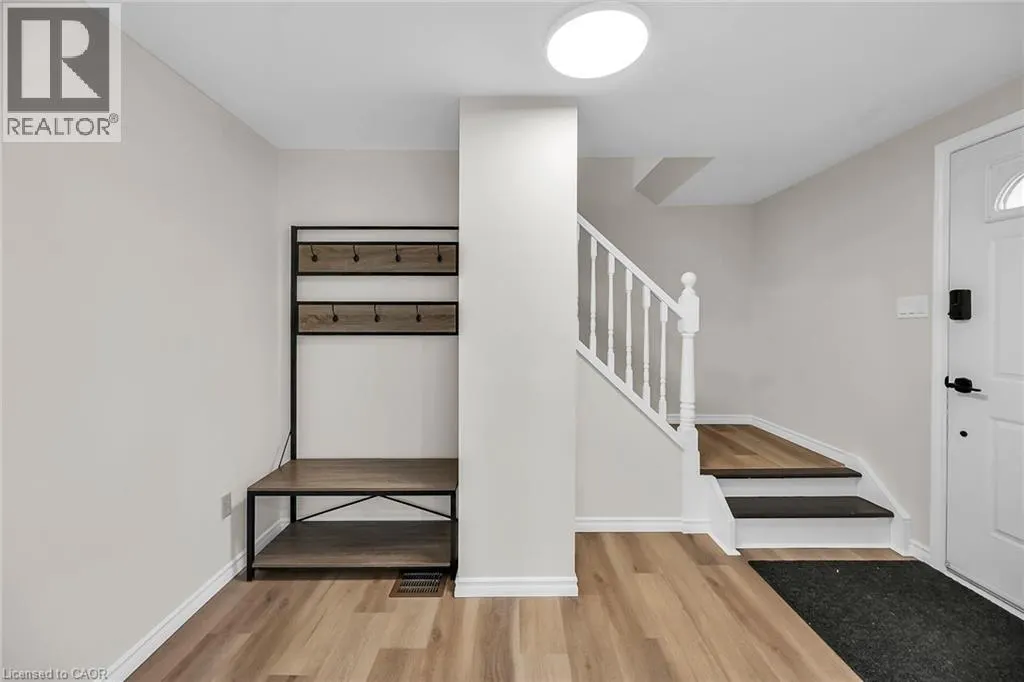 494 KORTRIGHT Road W