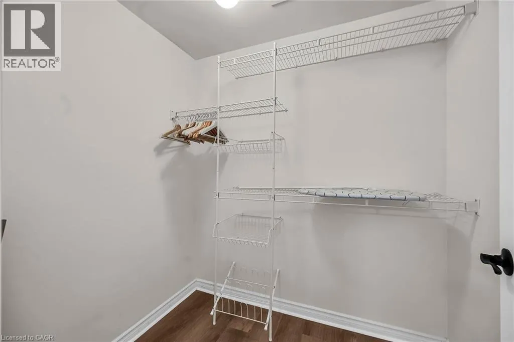 494 KORTRIGHT Road W
