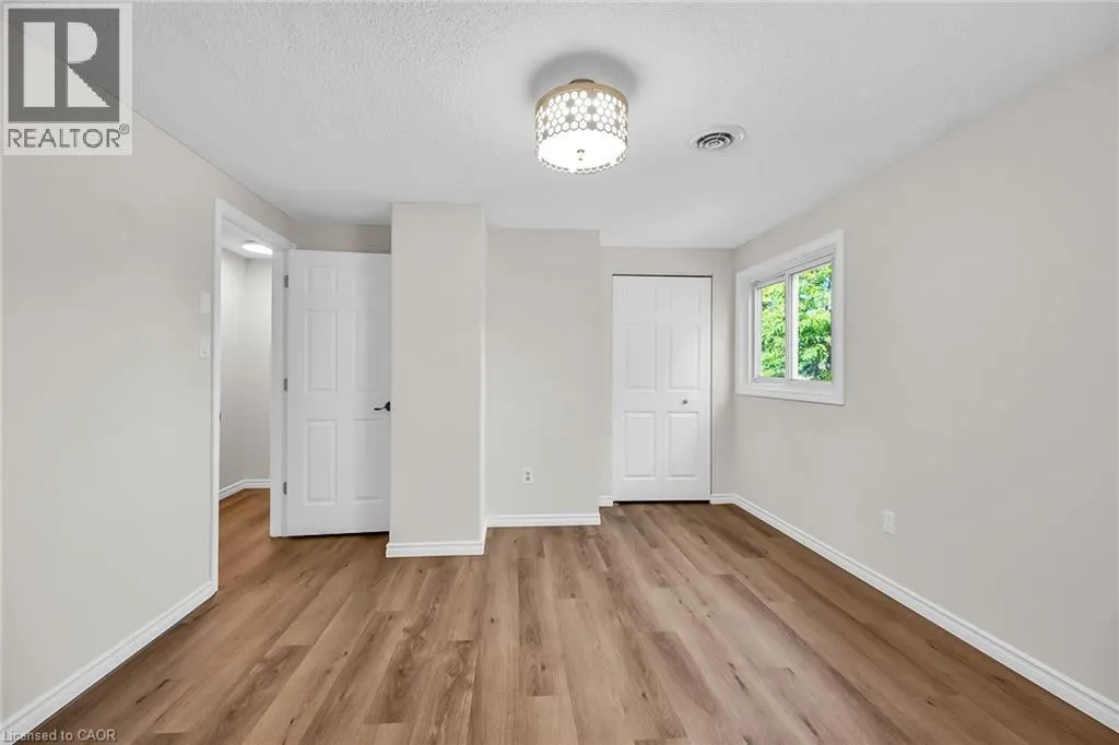 494 KORTRIGHT Road W