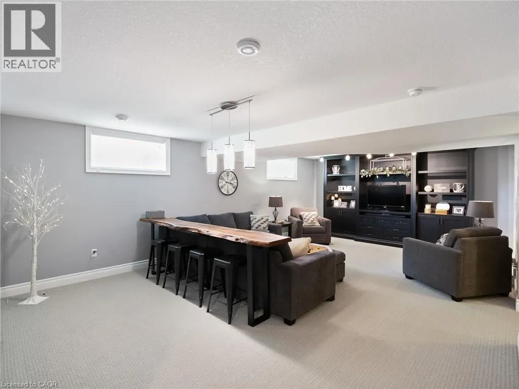 112 RUBY'S Crescent