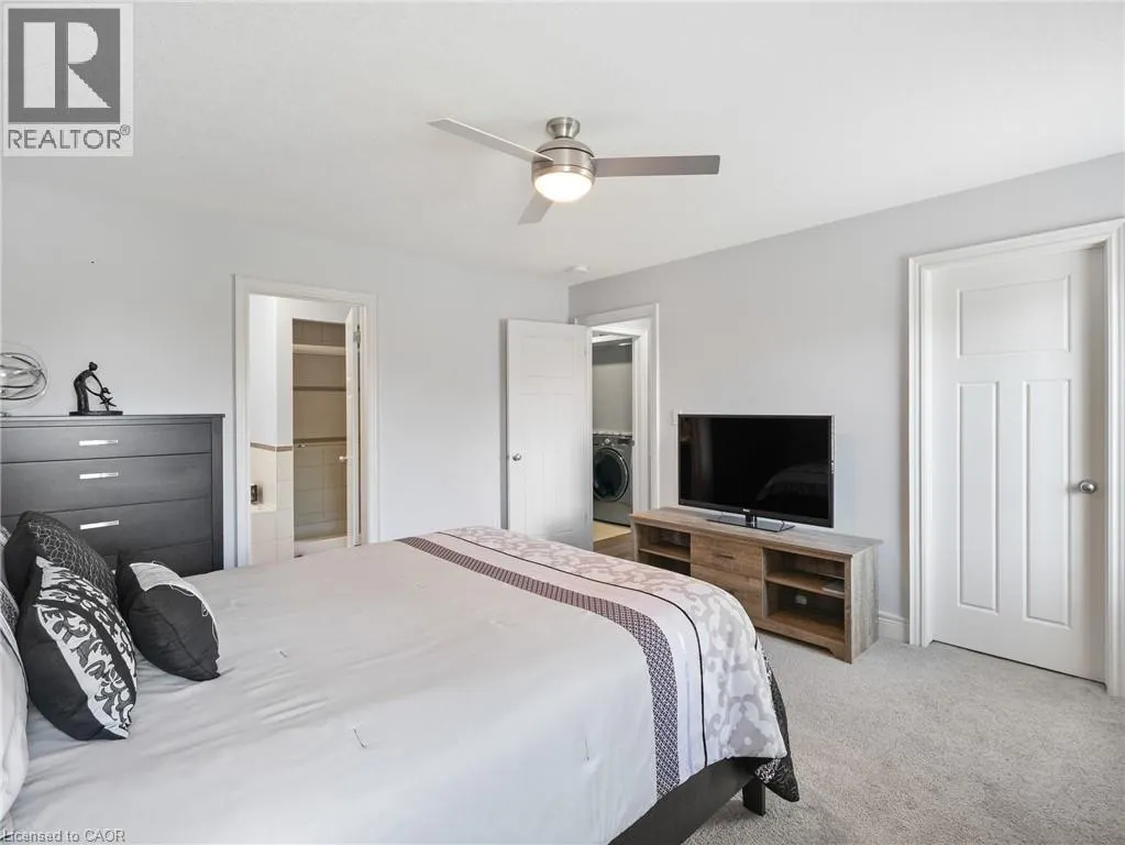 112 RUBY'S Crescent