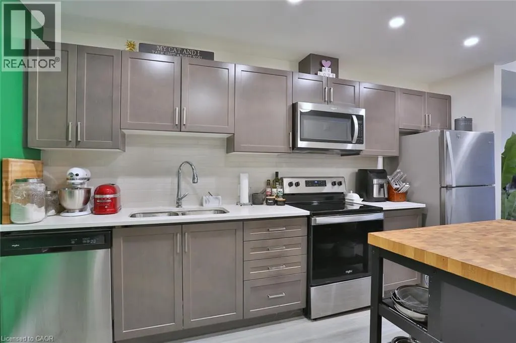 5 WAKE ROBIN Drive Unit# 118, #118