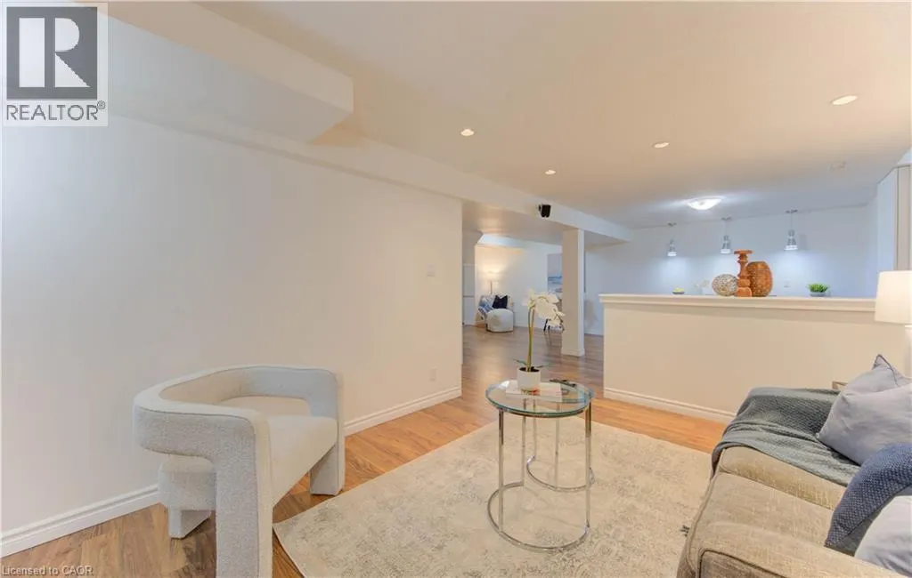 43 WINDING Way