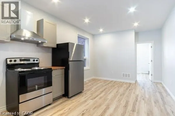 45 FAIRLEIGH Avenue N Unit# 1, #1
