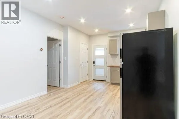 45 FAIRLEIGH Avenue N Unit# 1, #1