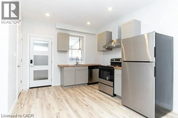 45 FAIRLEIGH Avenue N Unit# 1, #1