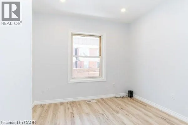 45 FAIRLEIGH Avenue N Unit# 1, #1
