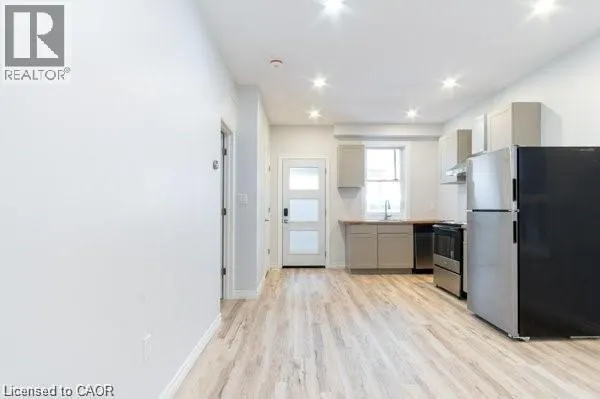 45 FAIRLEIGH Avenue N Unit# 1, #1