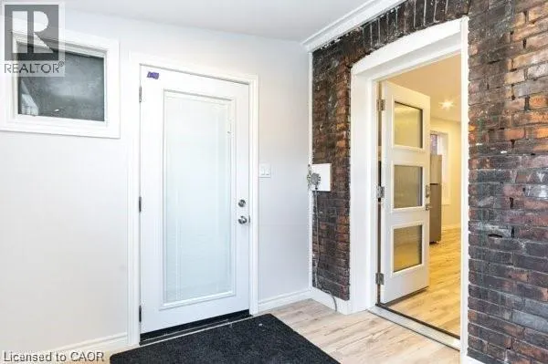 45 FAIRLEIGH Avenue N Unit# 1, #1